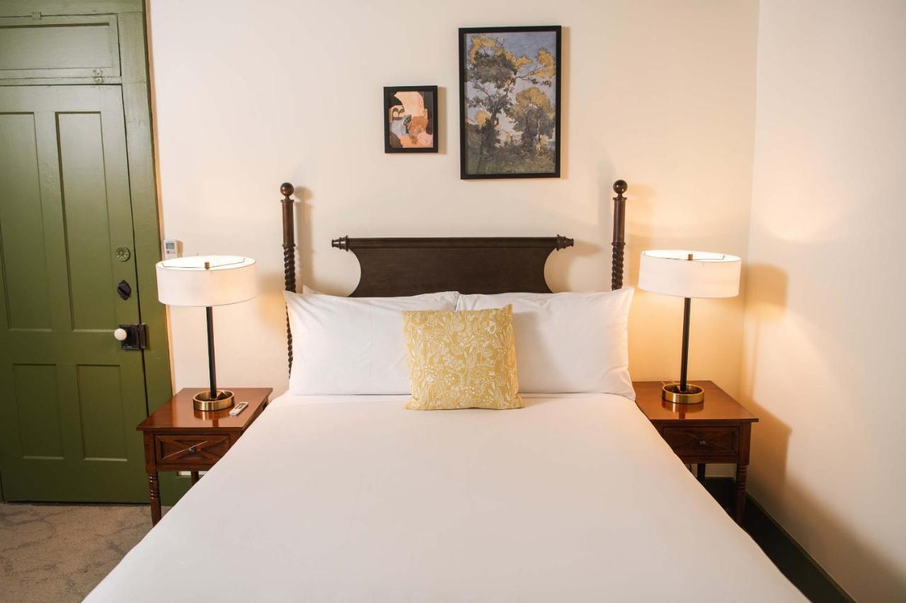 The Whitlock Hotel Lenox Luaran gambar