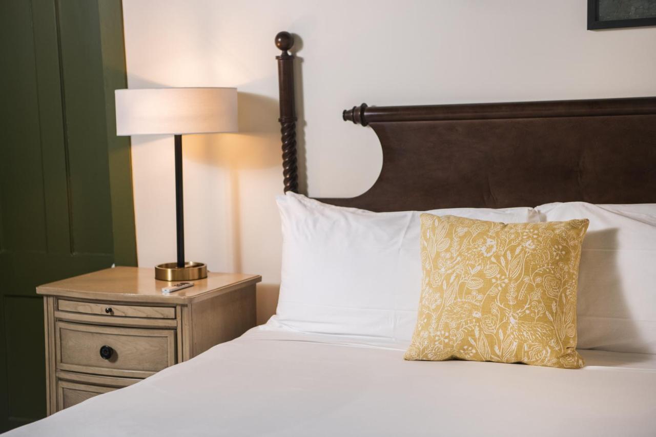 The Whitlock Hotel Lenox Luaran gambar