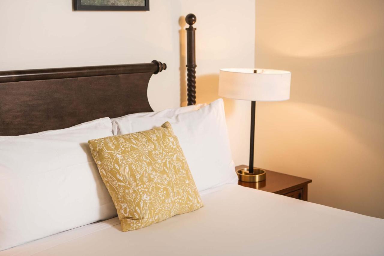 The Whitlock Hotel Lenox Luaran gambar